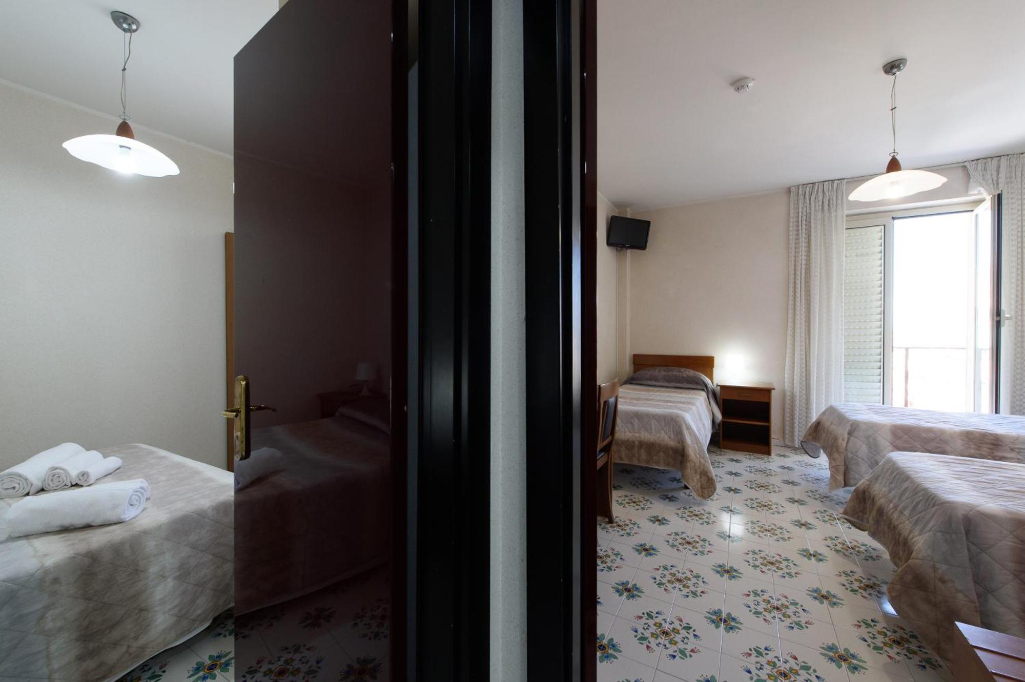 Family Room,1742680914:JPEG